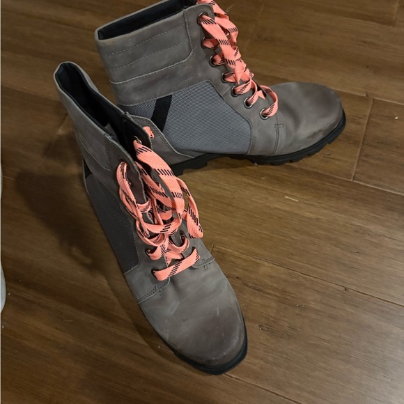 Sorel Gray and Pink Lace Up Boots - Picture 2 of 3
